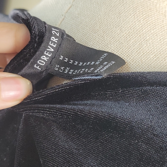 Forever 21 black velvet long sleeve dress - Picture 5 of 5